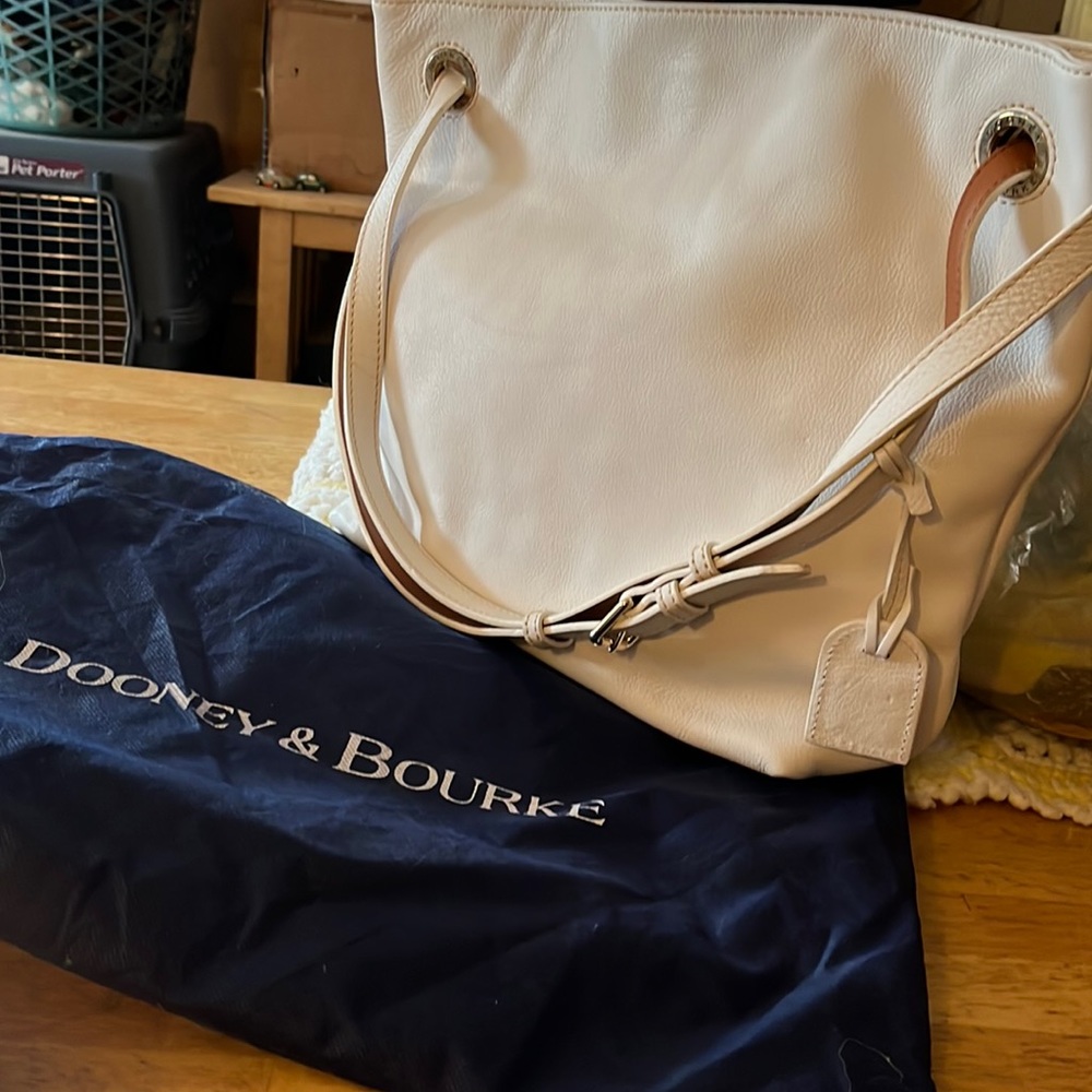 Winter White Leather Dooney & Bourke shoulder bag.